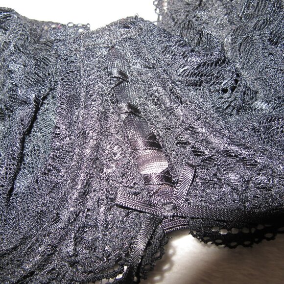 NWT - Frederick's of Hollywood Charlotte Bra - 32D - Picture 4 of 13